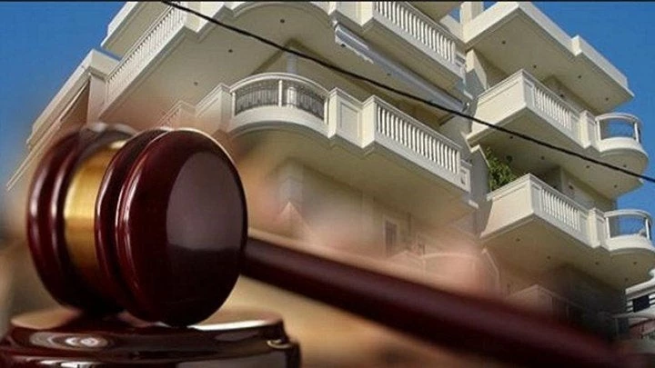 Πλειστηριασμοί: Η πρώτη έξωση σε οφειλέτη που δεν μπόρεσε να τον σταματήσει!